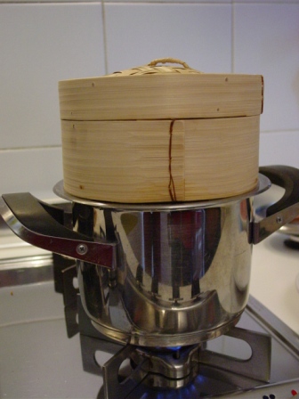 Come usare una vaporiera in bamboo